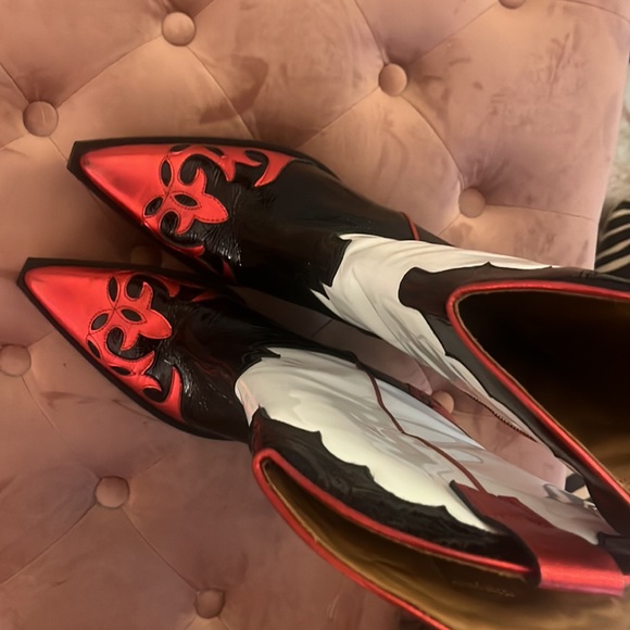 BRAND NEW!! Revovle Western boots. Worn once. Like new. Great condition. - Picture 4 of 6